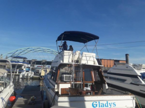 Gladys - Waterfront Bayliner 32